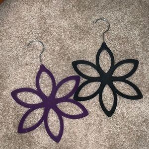 2 scarf hangers